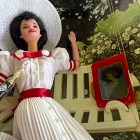 Barbie Collectibles - Coca Cola

3rd Edition - Summer Daydreams - 1997 - Picture 9 of 11